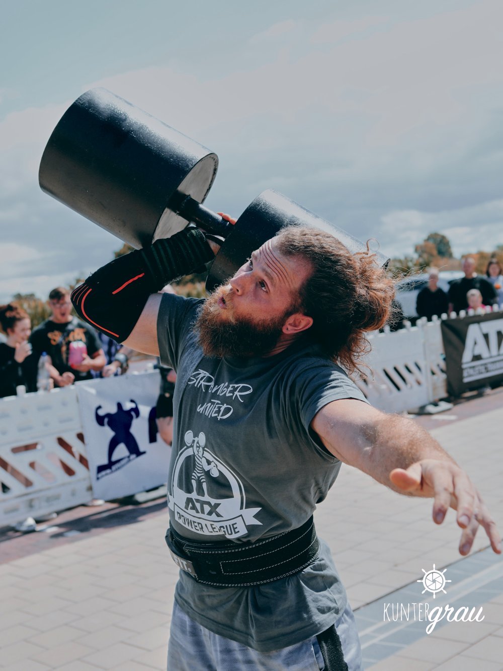 Ari Cohen competing in strongman - log press