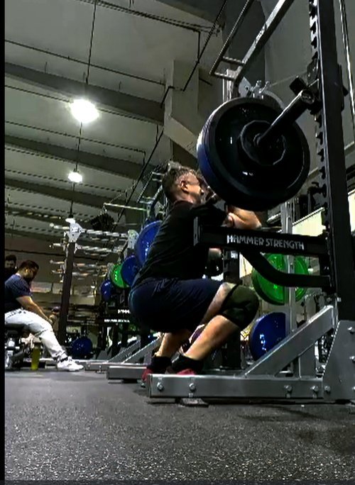 Carlos Lopez training - squat
