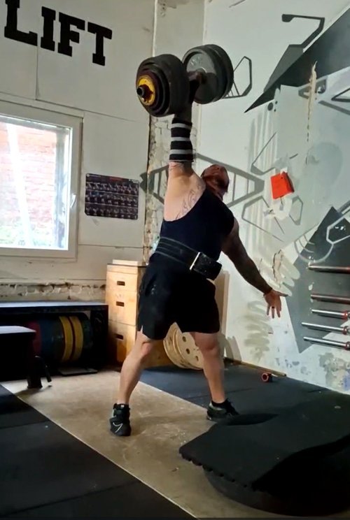 Ulfr Molette training - dumbbell overhead press